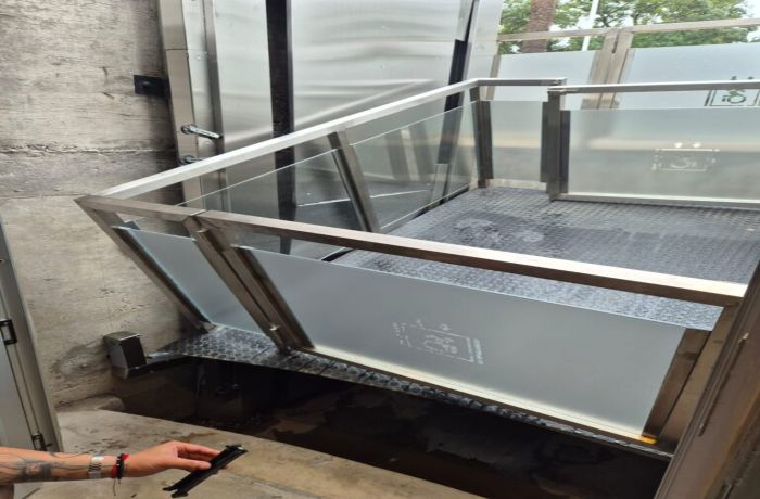 Fuerte repudio por daños al ascensor inclusivo de la Glorieta de Plaza Belgrano recién inaugurada