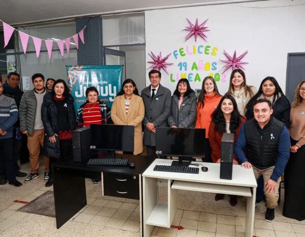 Sadir entregó 55 computadoras para reforzar la Secretaría de Niñez, Adolescencia y Familia