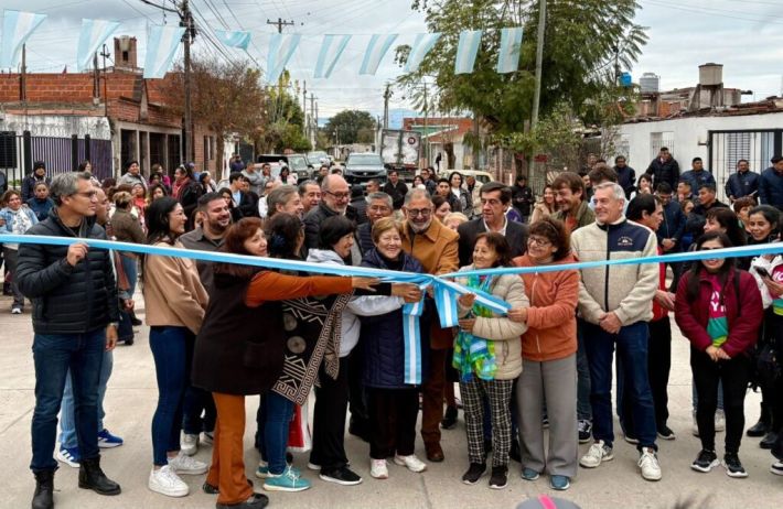 El intendente Jorge inauguró obras de pavimentación en Alto Comedero
