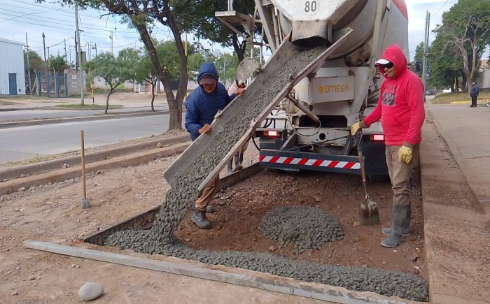 Comenzó la pavimentación de avenida San Gabriel para conectar con el nuevo puente