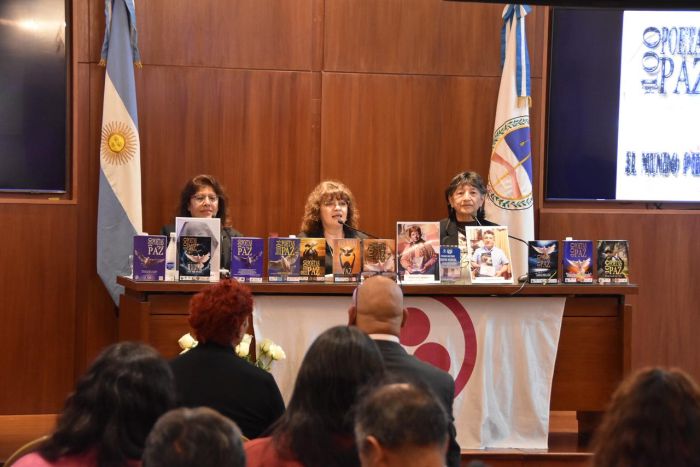 La Legislatura declaró de interés la antología “100 Poetas por la Paz” en su décimo aniversario