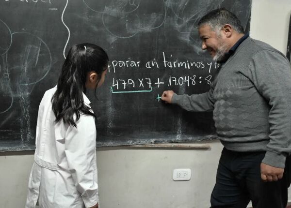 Educación y Hacienda acordaron duplicar los pasajes de abono para docentes jujeños