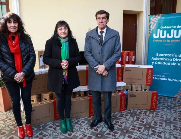 El gobernador Sadir entregó equipamiento informático para fortalecer la asistencia social en la provincia