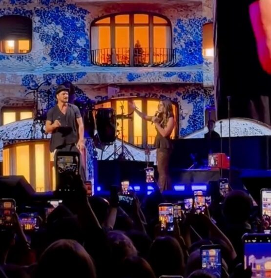 Ricardo Arjona cantó junto a “La Sole” como invitada de un cierre único