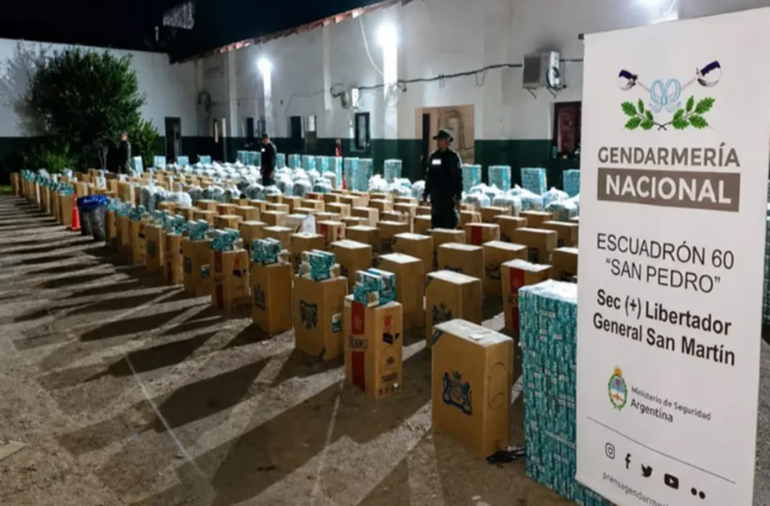 Secuestro millonario sobre Ruta 34: Incautan un inmenso cargamento de cigarrillos y hojas de coca que iba a ciudad Perico