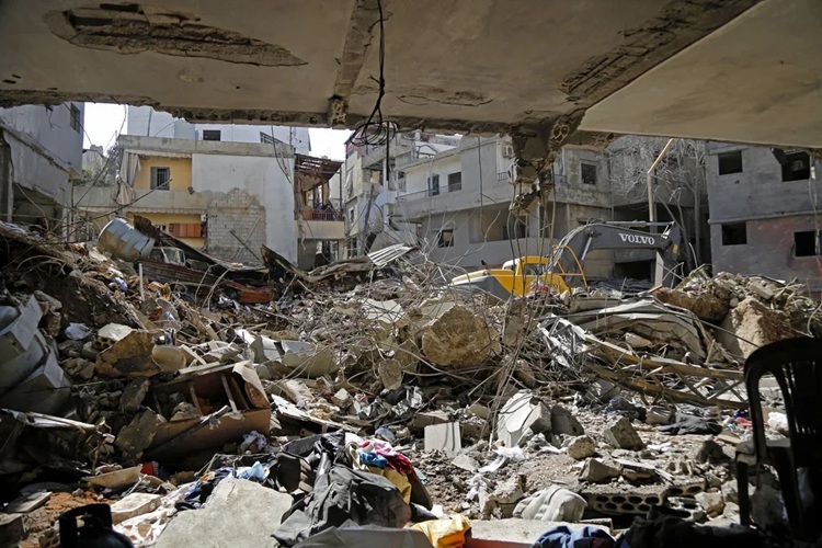 Israel ataca suburbios de Beirut y dice que su objetivo era un alto comandante de Hezbolá