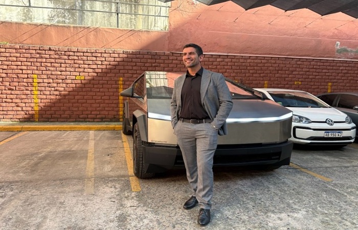 Milei respaldó Quintar que se compró un Tesla