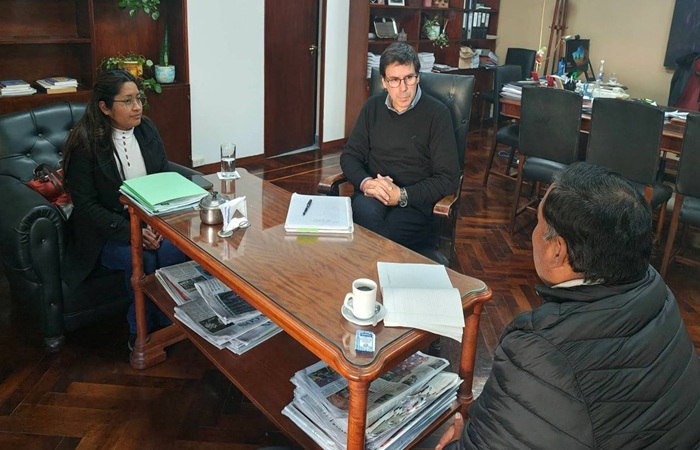 El ministro de Hacienda se reunió con referentes de la…