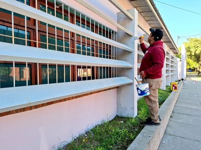Avanzan los trabajos de pintura y puesta en valor en la Escuela Comercial Nº 7 de San Pedro