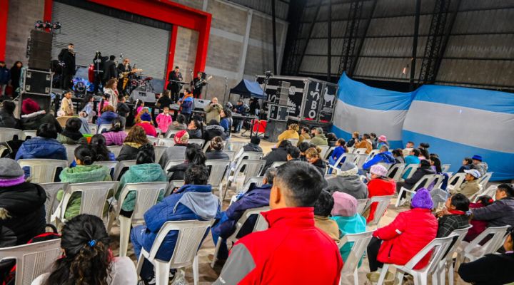 El multiespacio de Alto Comedero reunió a cientos de familias en el festival “Festejando con Papá”