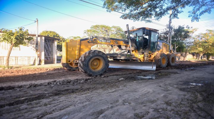 Continúan los trabajos del «Plan Integral de Enripiado» en el barrio Néstor Kirchner