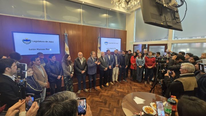 La Legislatura homenajeó a periodistas en su día y reivindicó su labor
