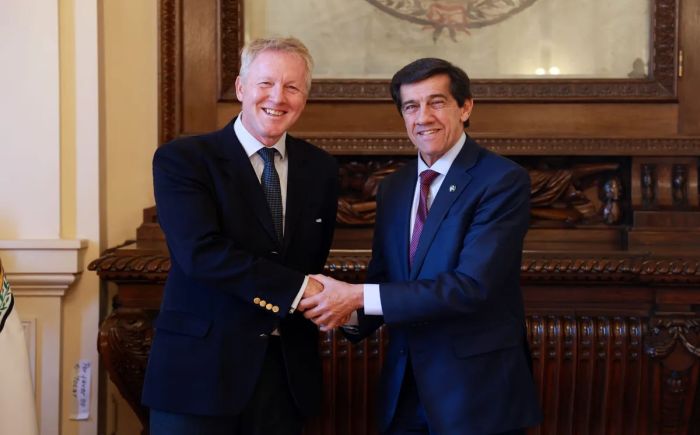 Sadir recibió al embajador británico David Cairns y afianza vínculos de cooperación internacional