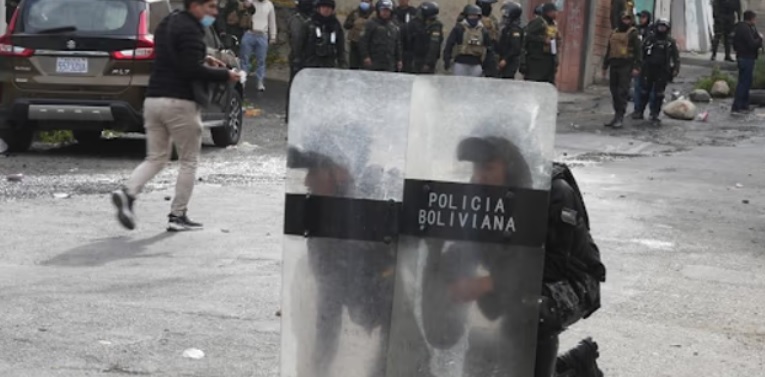 Bolivia: Choques entre manifestantes y policías en el centro de La Paz