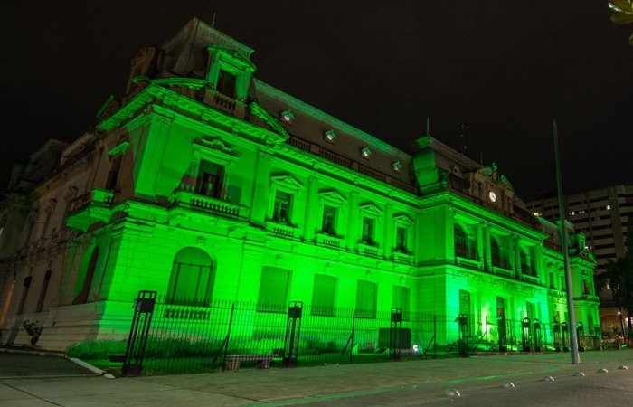 Casa de Gobierno se iluminó en adhesión a tres fechas…