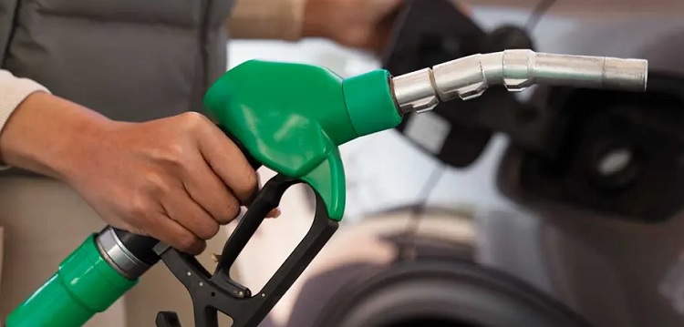 «Combustibles»: Qué va a ocurrir con los precios ahora que empezó a bajar el barril internacional