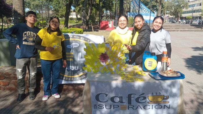 Grupo «HELP Sudamérica» de San Pedro brindo un desayuno gratuito en la plaza central de la ciudad