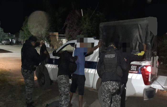 El cuerpo de Infantería demoró dos sujetos con armas blancas en barrio Patricios
