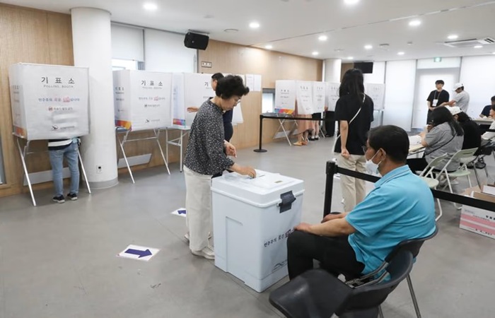 Balotaje en Perú: Más de 27 millones de electores votan por Fujimori o Sánchez