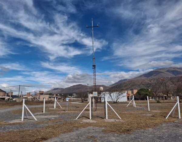 Volcán y más puntos suman estaciones meteorológicas para el monitoreo climático en Jujuy