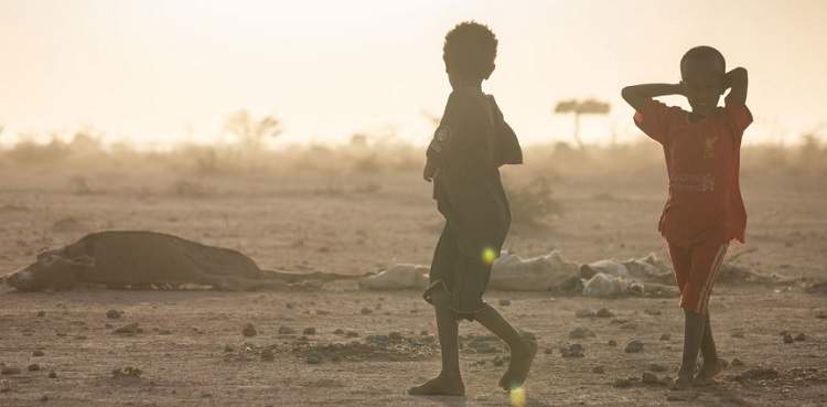 La mitad de los niños del mundo vive bajo múltiples amenazas climáticas