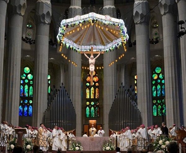 León XIV, en Sagrada Familia: «No podemos creer en Jesús y promover la guerra»