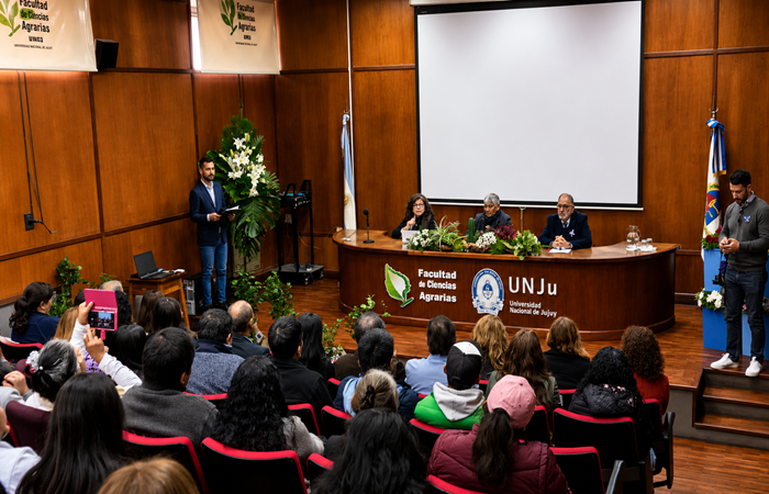 La Primera Jornada de Floricultura fue un éxito, logrando nuclear a productores y actores clave del sector