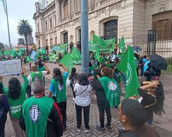 Durante el paro provincial del sector estatal, ATE reclamó la reapertura de las paritarias