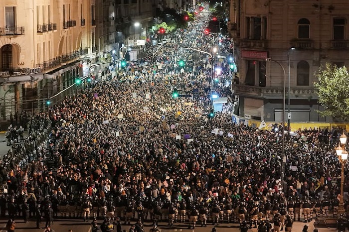 «Marcha Ni Una Menos»: Mujeres colmaron la Plaza del Congreso contra la violencia de género