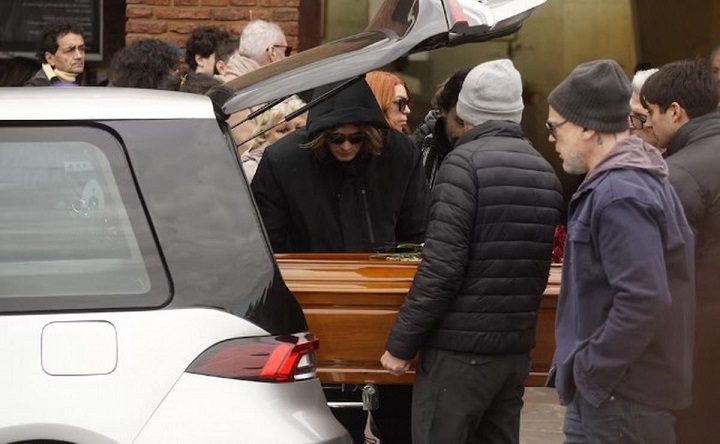 Emotivo último adiós a Ernestina Pais en el cementerio de la Chacarita