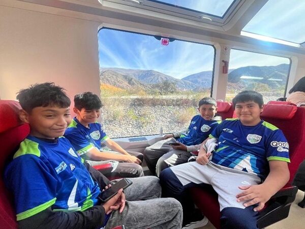 Más 500 integrantes de delegaciones experimentaron el viaje en el Tren Solar de la Quebrada