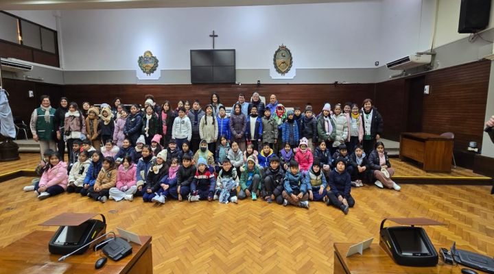 Alumnos de 4to. grado de la Escuela N 438 El…