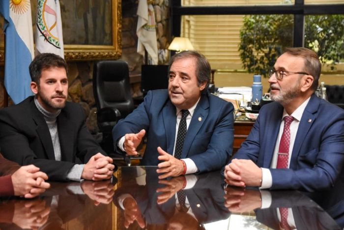 Legislatura: El vicegobernador Bernis recibió al embajador de Ucrania, Yurii Klymenko