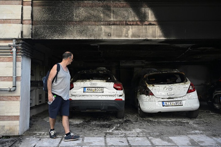 Tres detenidos en Grecia por atentados mortales contra políticos