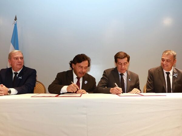 Jujuy y Salta firmaron un convenio para fortalecer la atención sanitaria en el nuevo Hospital Oscar Orías