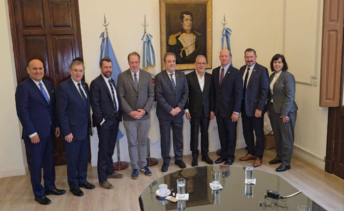 El vicegobernador Bernis recibió en Casa de Gobierno a la comitiva del Estado de Utah