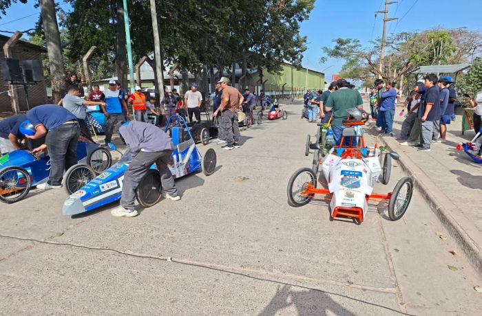 Estudiantes de escuelas técnicas compitieron con vehículos eléctricos en la…