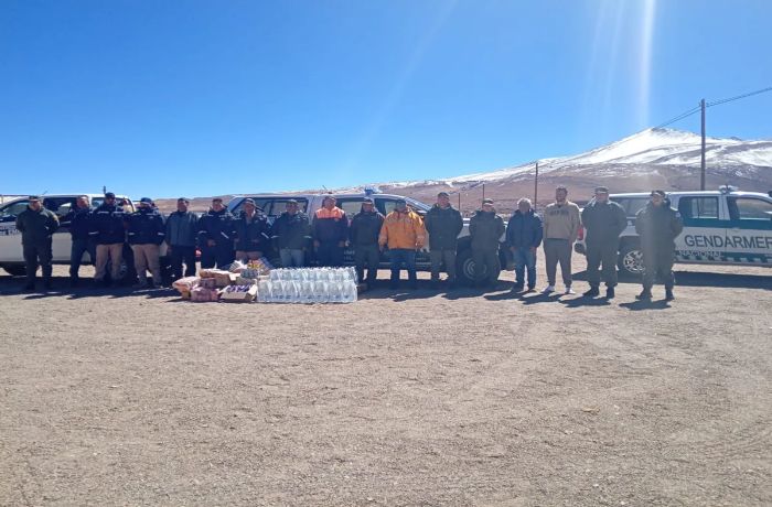Continúa el operativo de asistencia por las nevadas en el Paso de Jama