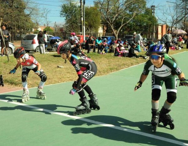 Más de 70 patinadores participaron de un encuentro de Patín Carrera en el Patinódromo Nora Vega