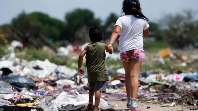Cuatro de cada diez niños no compra ropa ni calzado:…