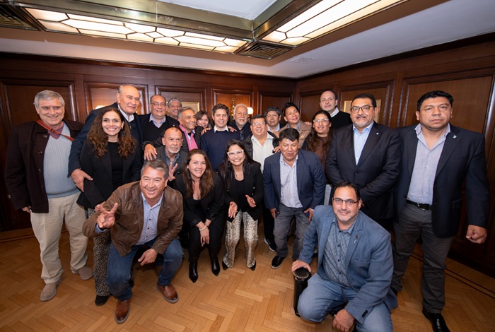 Política: Kicillof miró al norte y el peronismo jujeño movió una ficha