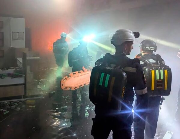 14 muertos y 121 heridos en ataque ruso contra centro comercial en la ciudad natal de Zelenski