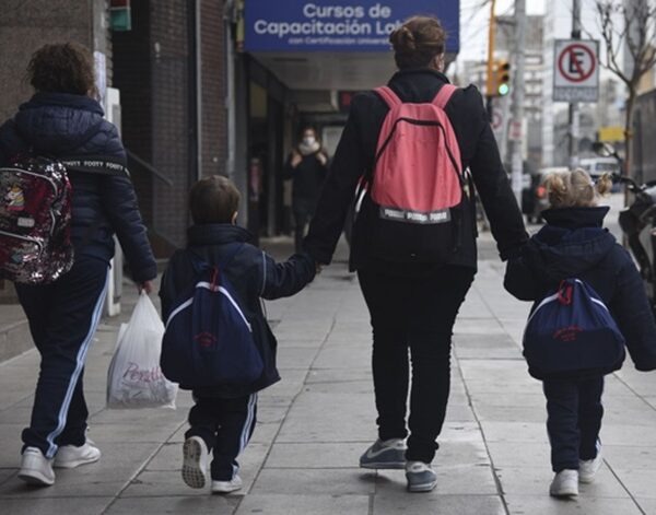 «Morosidad»: El Gobierno frena suspensiones de Vouchers Educativos a familias que adeudan cuotas
