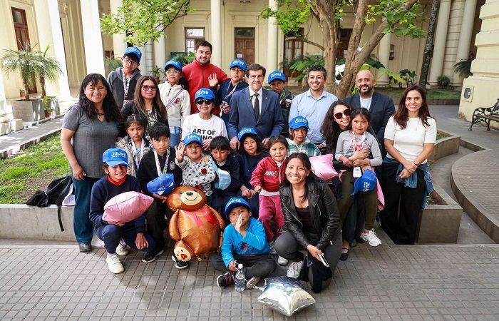 Estudiantes de Quirquincho visitaron San Salvador y fueron recibidos por el gobernador