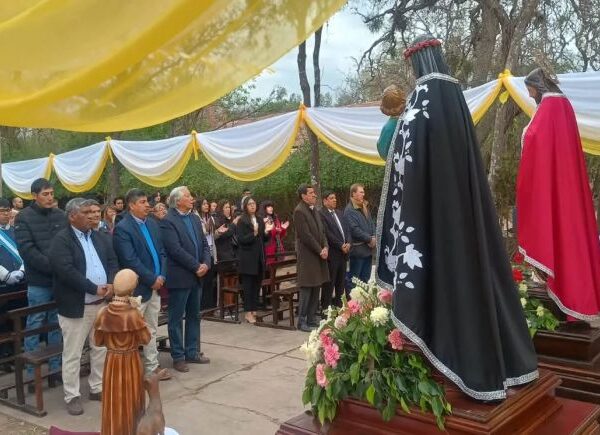 El gobernador Carlos Sadir participó de las fiestas patronales de Los Lapachos