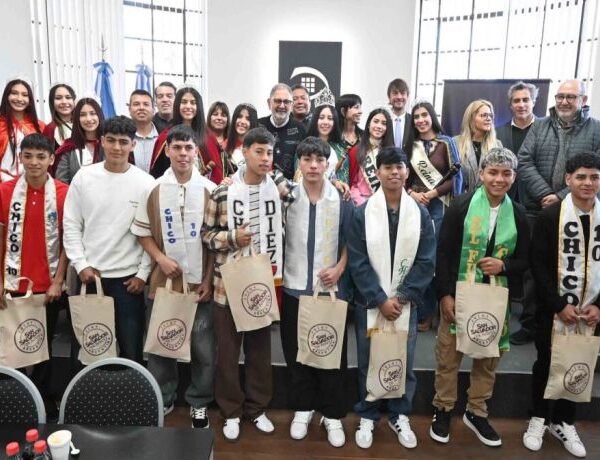 Candidatas del Depto. Santa Bárbara recorrieron la Capital y fueron recibidas por el intendente