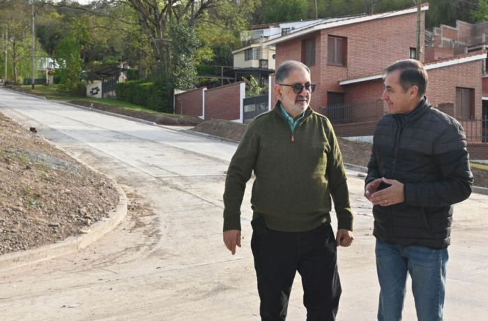 El municipio avanza con obras de pavimentación en el casco viejo de Los Perales