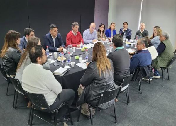 El Gobierno de Jujuy aceptó el pedido de aumento del 6% y garantizó un piso salarial de $1 millón