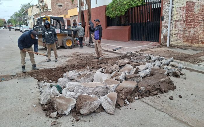 Continúan las obras de bacheo y reparación de calles en el casco céntrico de San Pedro