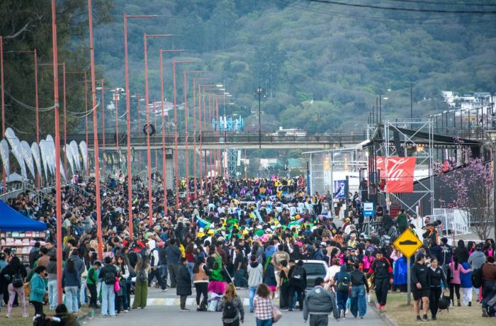 La FNE 2026 ya está en marcha: 80 instituciones participaron del desfile Bienvenida Primavera
